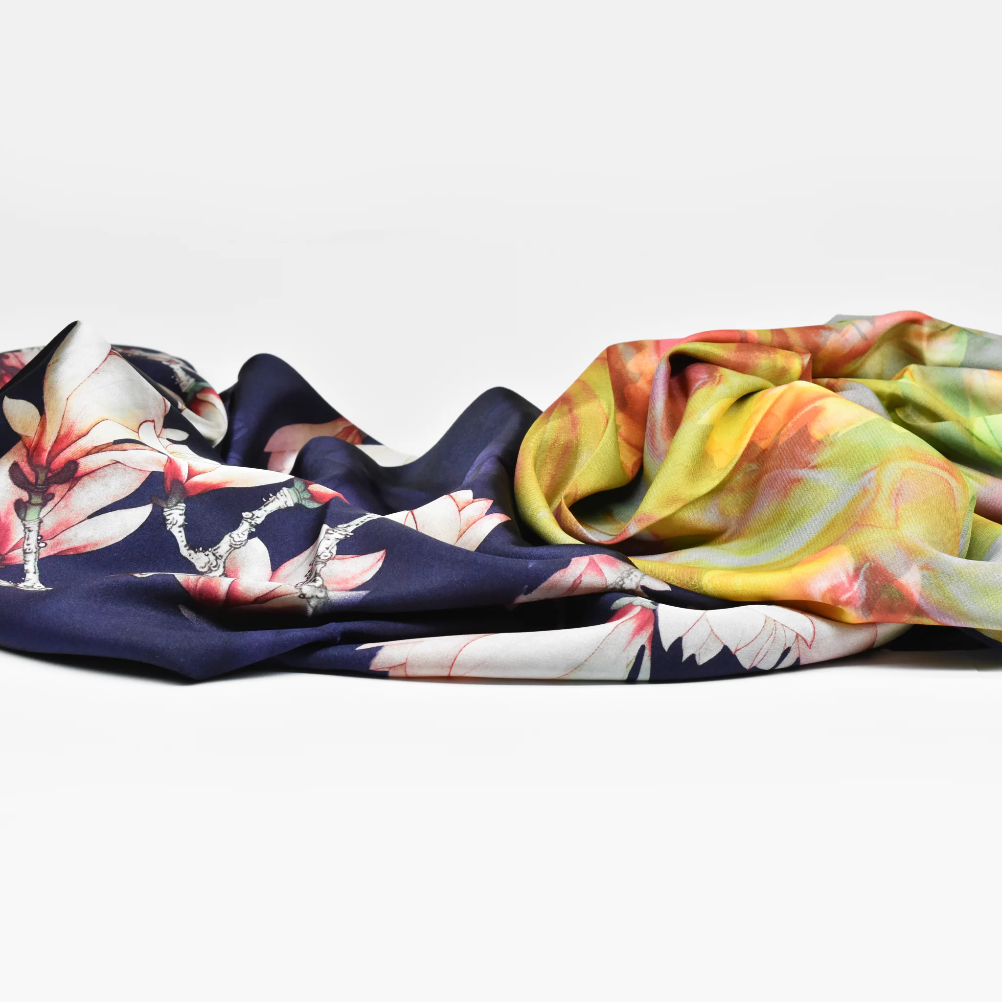 Foulard blu Magnolia in seta - Image 3