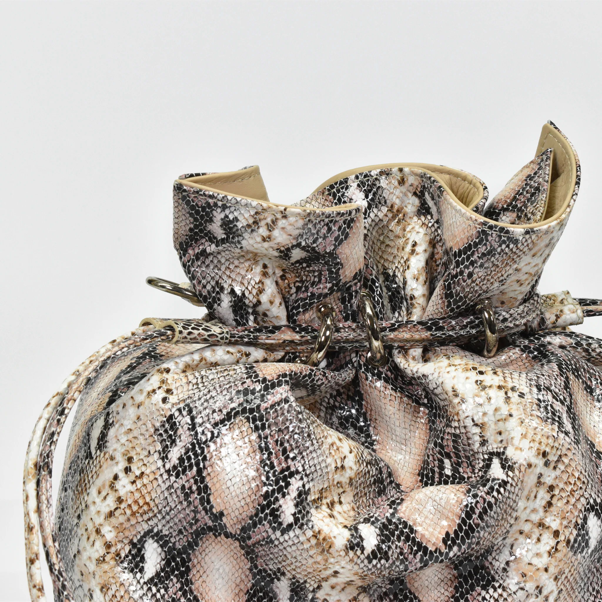 Secchiello morbido in pelle - beige roccia - Image 3